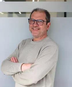 Antonio Fernández, experto en procedimientos administrativos para vehículos en Segovia